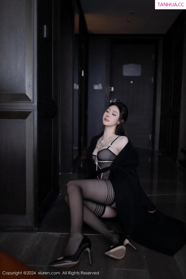 逗逗DouDou  [XiuRen]高清写真图 2024.05.16 No.8552 小逗逗 黑丝美腿第10张图片